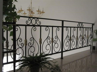 Barandilla decorativa vintage de escaleras de hierro forjado
