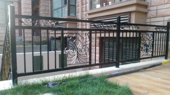 Carril de hierro forjado de calidad superior en estilo conciso